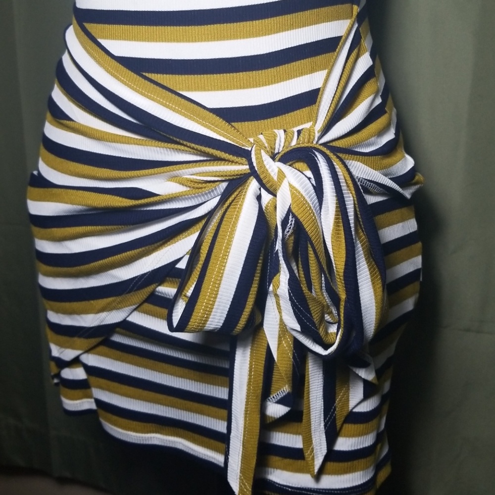 Cute bodycon yellow striped tie cami dress - Picture 4 of 6
